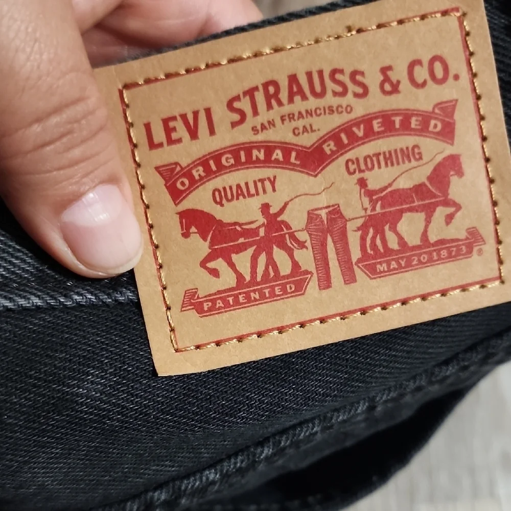 Classic Black Straight Levis  Jeans